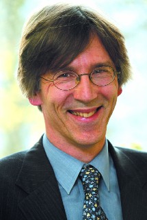 Pierre Louart : � Les IAE r�clament une clarification de leur statut �