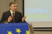 Le commissaire Jan Figel pr�sente Erasmus Mundus 2